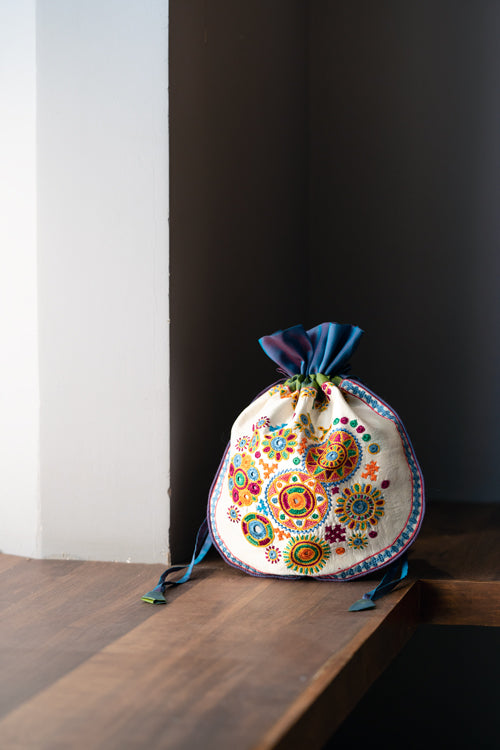 Hand embroidered Hand Bag / Potli / Batwa - silk