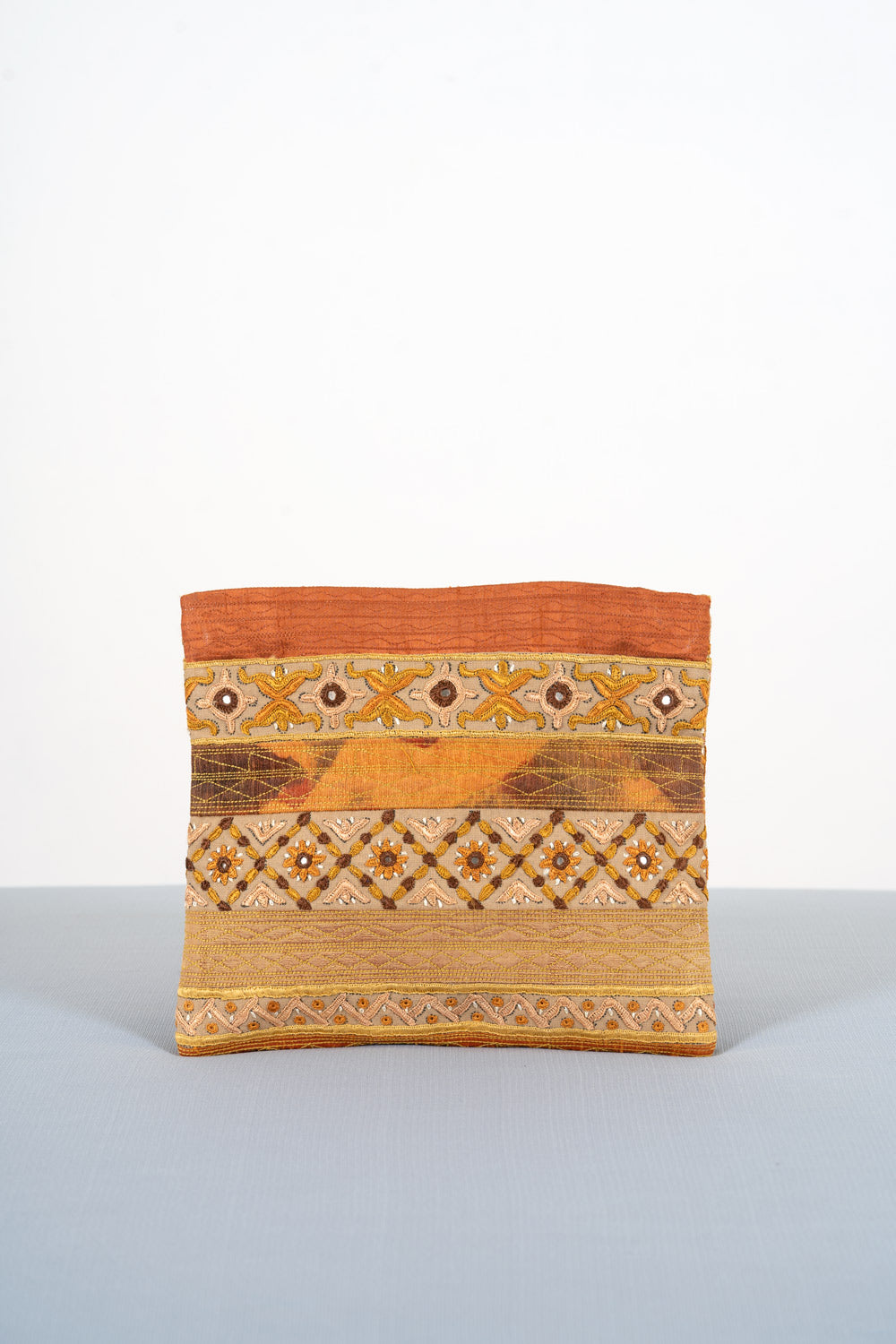 Silk Pakko Clutch