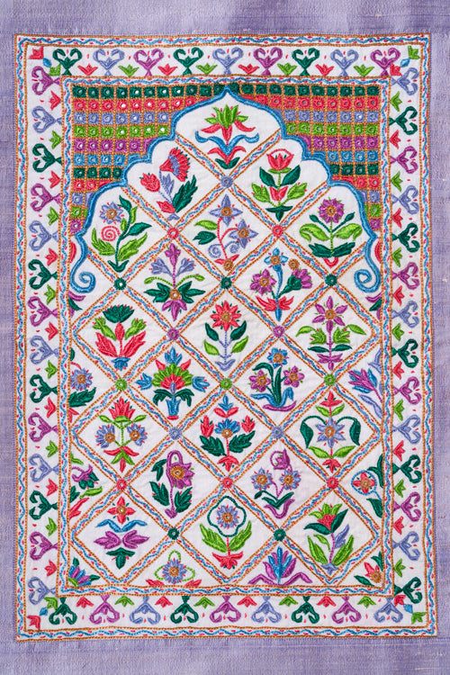 Hand embroidered wall hanging - Silk
