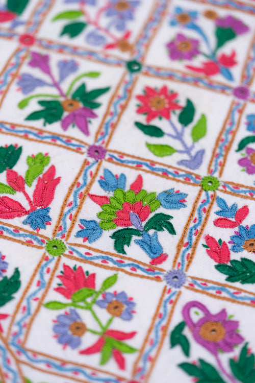 Hand embroidered wall hanging - Silk