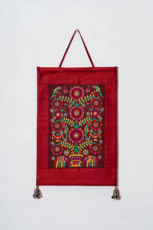 Hand Embroiderd Wall Hanging - Silk